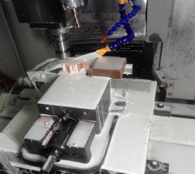 英吉切削液加工現場圖